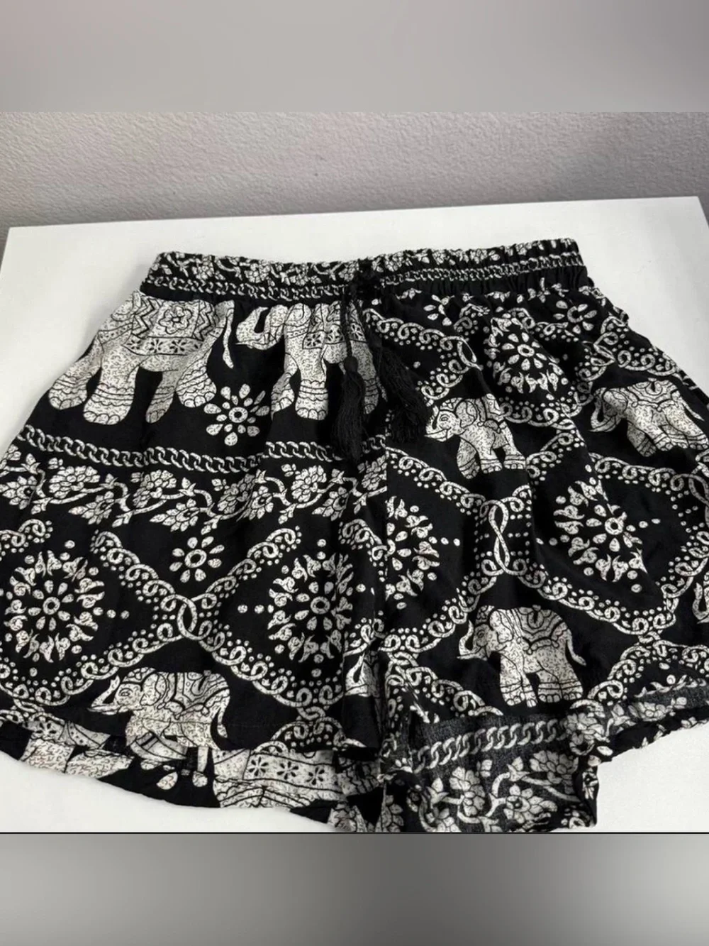 Black Elephant Print Women's Athletic Shorts